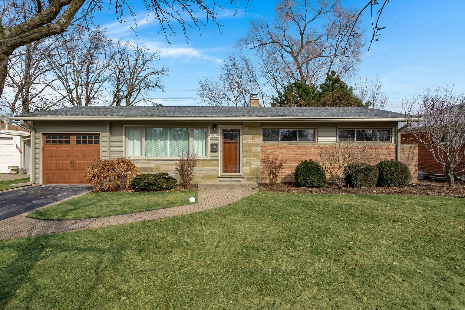 1029 Longaker Rd photo 1