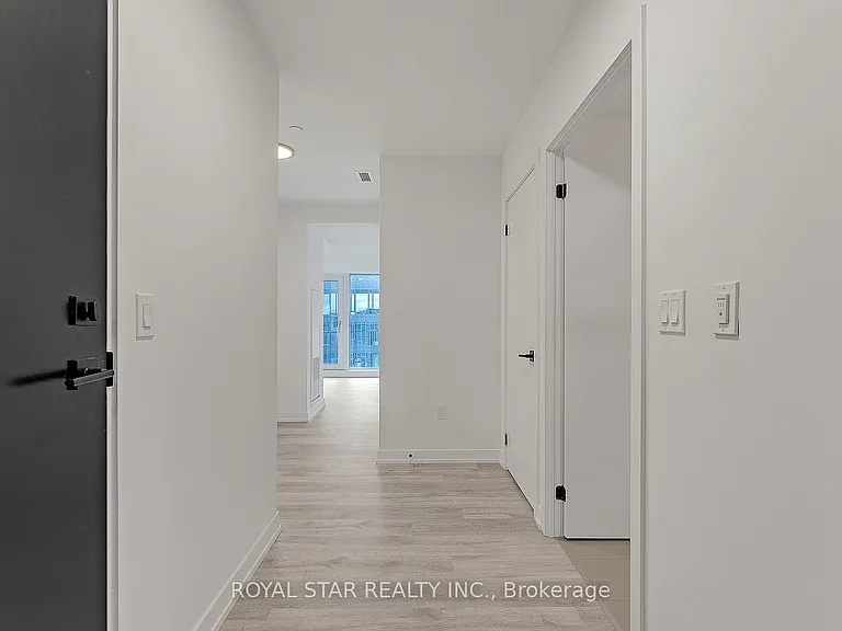 2 Augusta Ave #Penthouse 04 — Photo 5