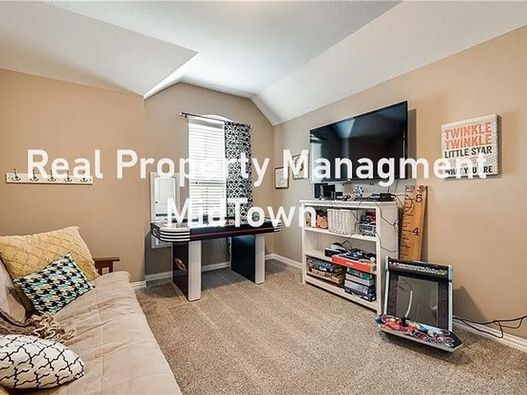 1105 Sunland Ct — Photo 14