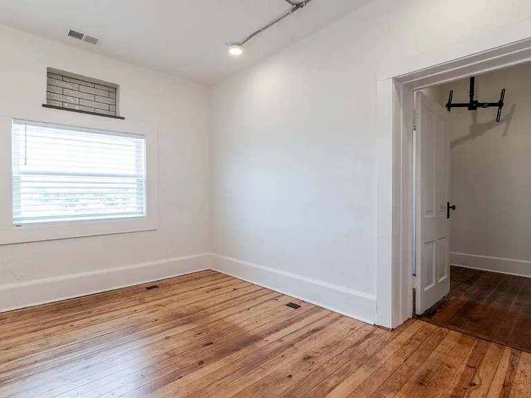 305 Main St — Photo 9