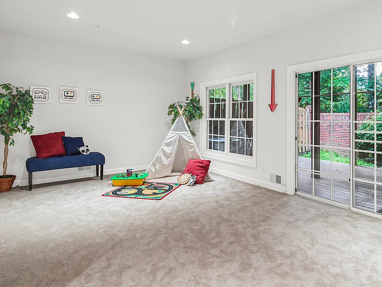 9590 Lagersfield Cir — Photo 34