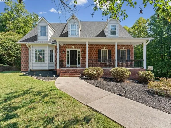 105 Meadowcrest Ct, Clemmons, NC 27012