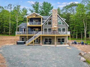 217 S Lake Dr, Lake Harmony, PA 18624