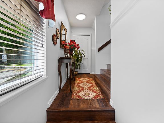 2nd image of 2561 Runnel Dr #35