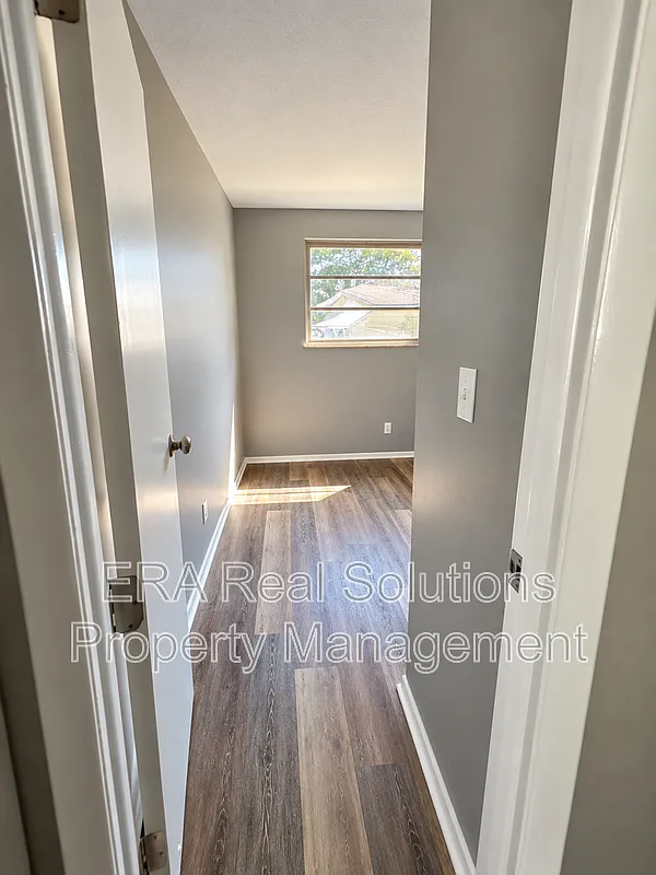 3 bed, 1.0 bath, 954 sqft, $1,450 — Photo 4