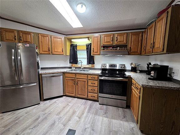 3rd image of 139 McGee Rd