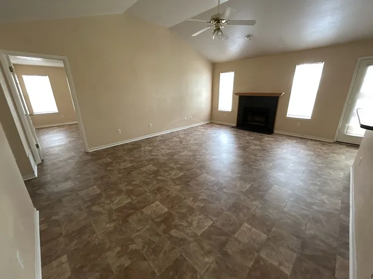 2707 Casey Dr — Photo 5