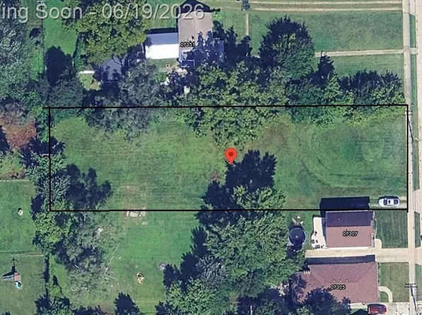 27335 Maple St, Roseville, MI 48066