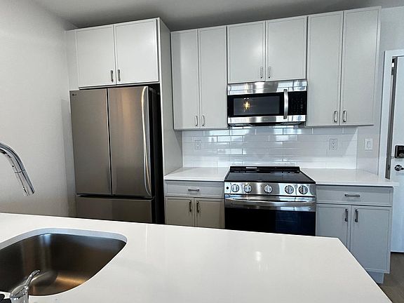 3rd image of 2523-2523 N Fairhill St #111