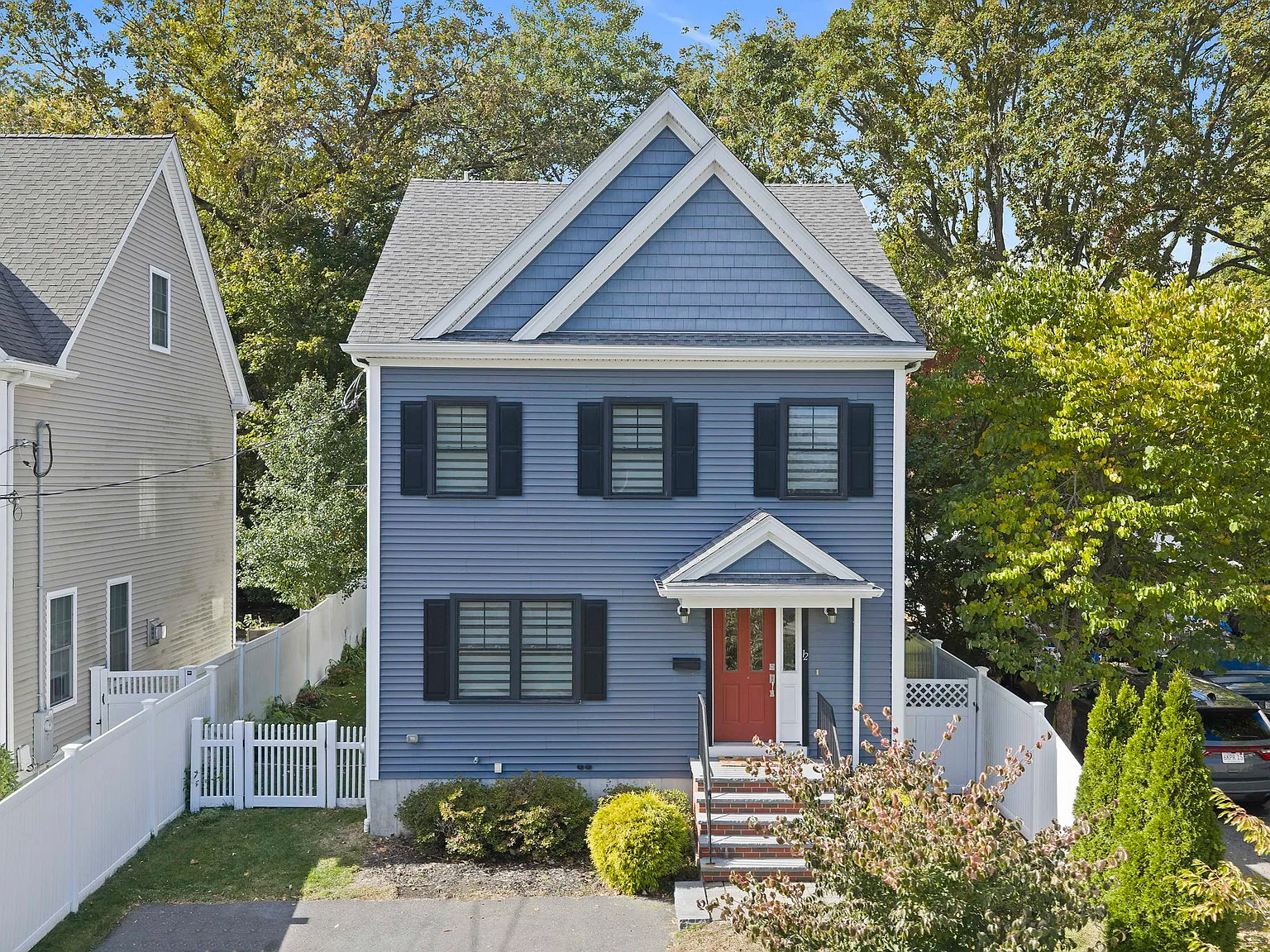 3 bed, 3.5 bath, 2100 sqft, $5,200 — Photo 1