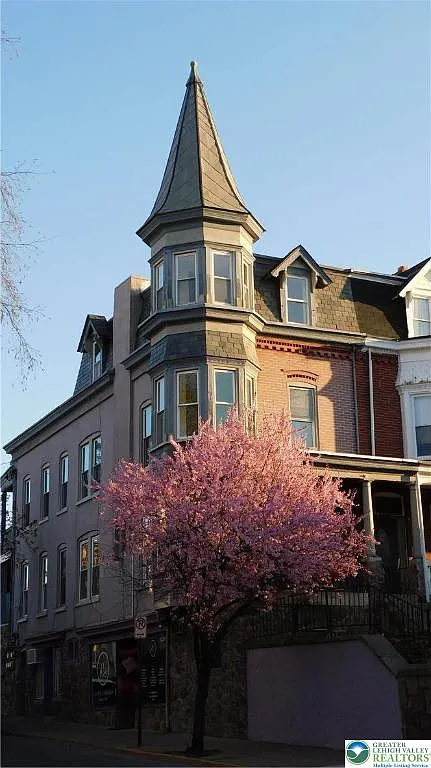 1225 W Walnut St photo 1