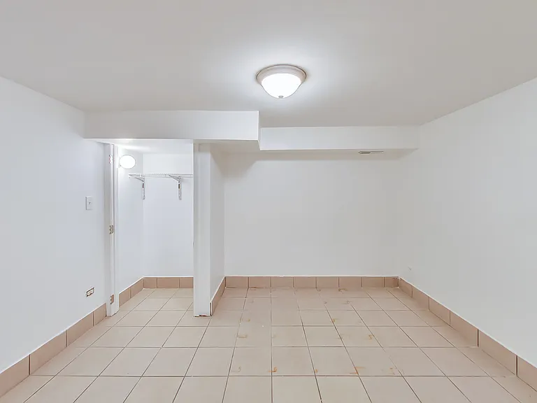 1138 W Addison St #1 — Photo 19