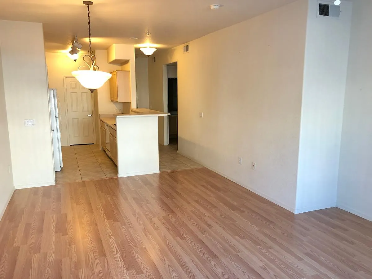 435 W Rio Salado Parkway — Photo 2