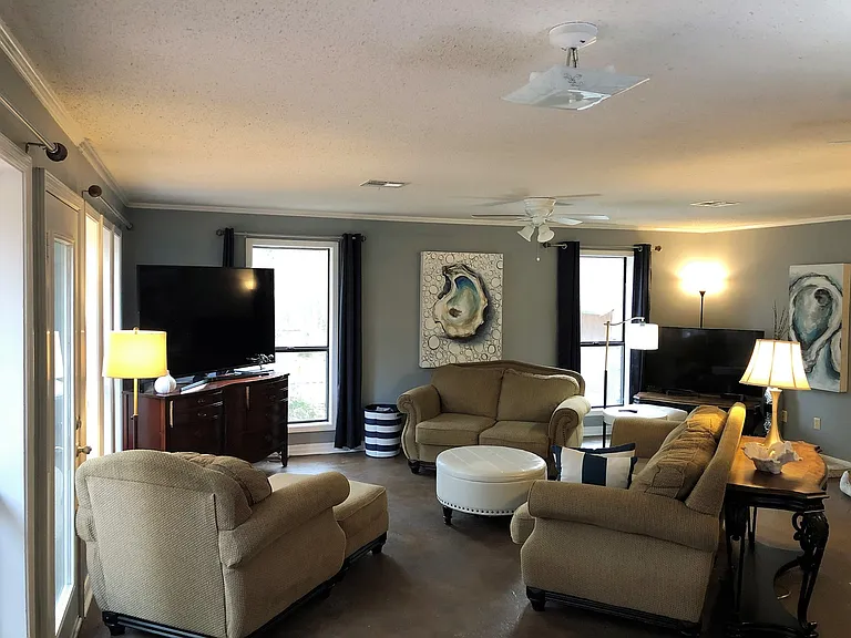 1002 Chase Ln — Photo 9