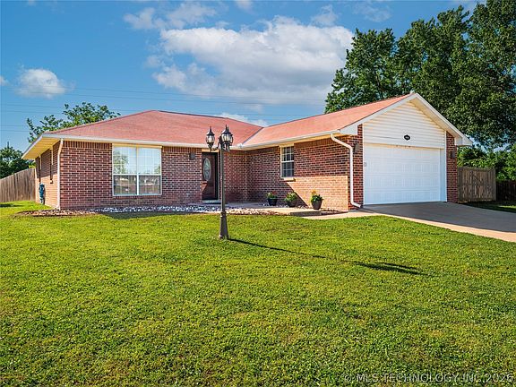2nd image of 1945 Green Meadows Dr