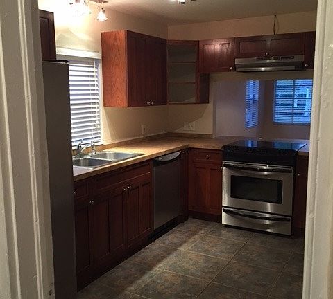 5th image of 1010 N Fern Creek Ave