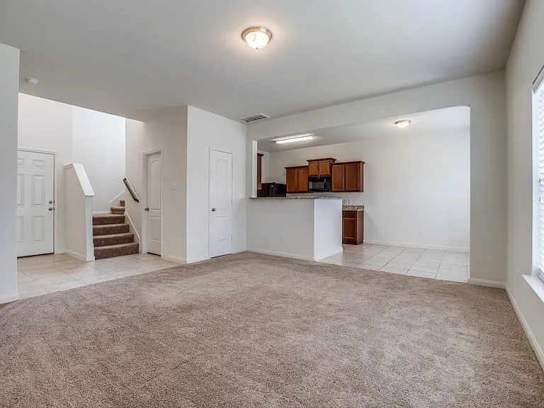 1622 White Mountain Way — Photo 4