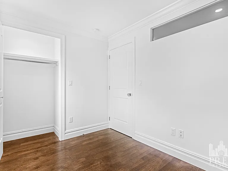 329 E 10th St #7 — Photo 10