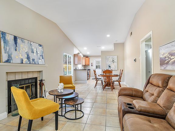 5th image of 355 Hawthorne Dr