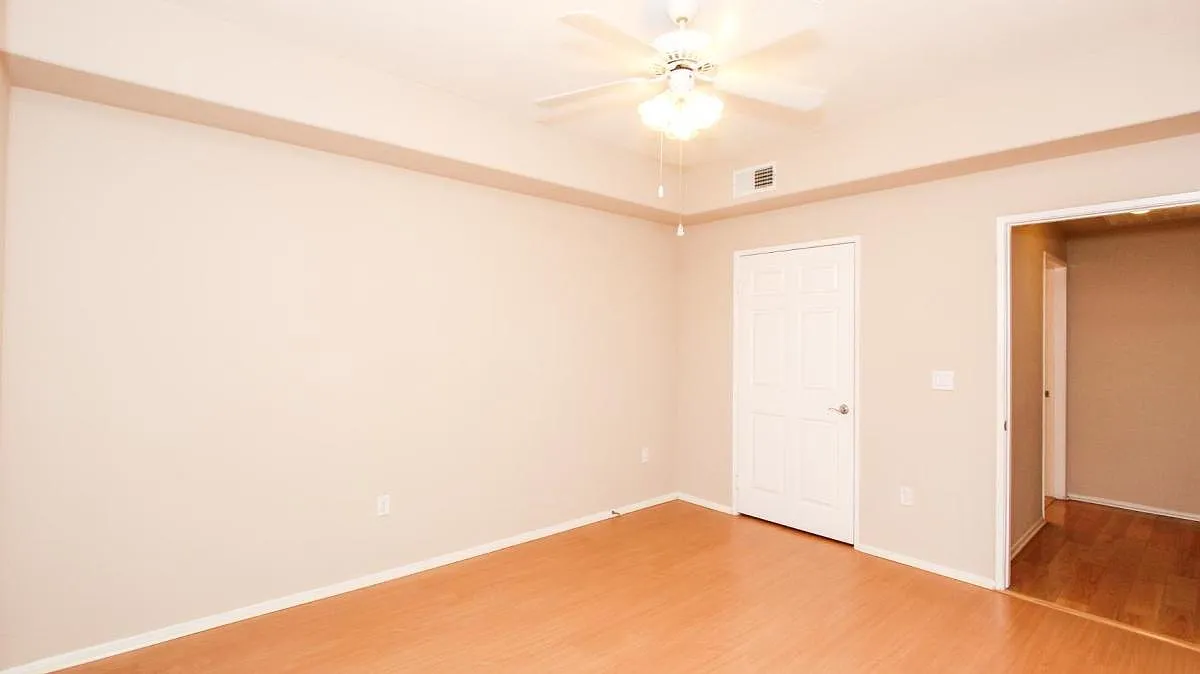 1 bed, 836 sqft, $2,600 — Photo 3