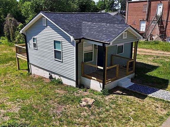 3rd image of 2416 E Manchester