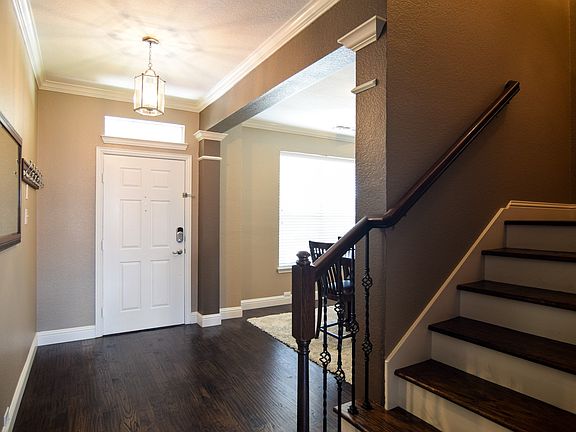 3rd image of 324 Highland Meadows Dr