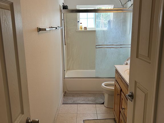 5th image of 32 Buchanan Ct