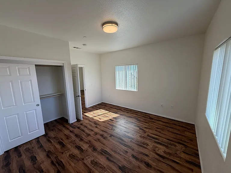 1406D N Bradley Rd — Photo 4