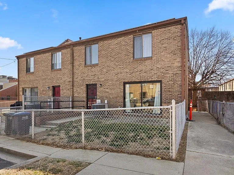 1321 I St NE — Photo 40