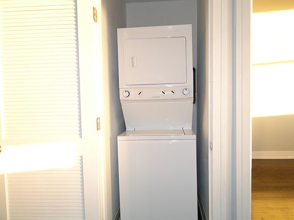 5th image of 1300 N Milwaukee Ave #2