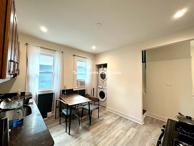 72 Roseclair St #2R — Photo 15