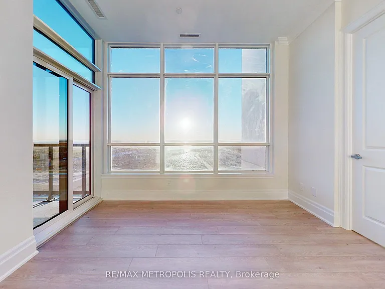 9075 Jane St #Penthouse 08 — Photo 12
