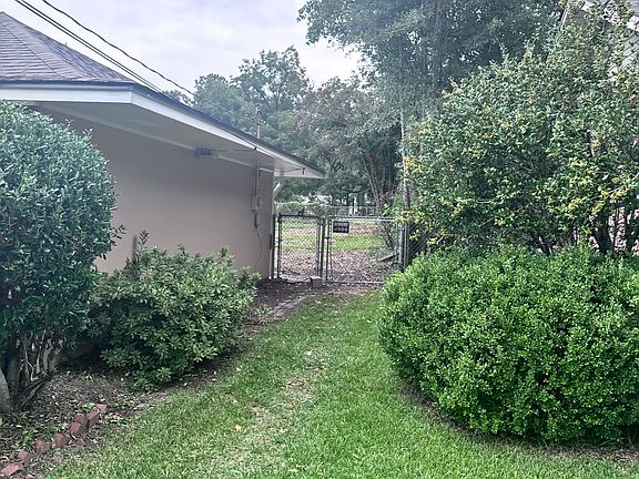 Front of House - Right Side