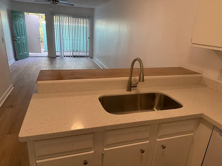 3386 Lodging Cir #4C — Photo 2