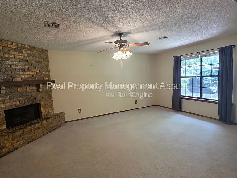 105 W Boston St — Photo 5