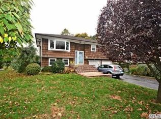 25 Summer Ave, Great Neck, NY 11020