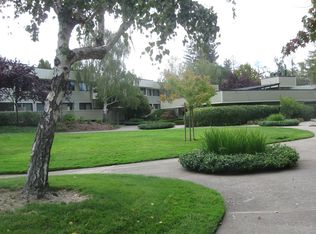 2371 Sharon Rd, Menlo Park, CA 94025