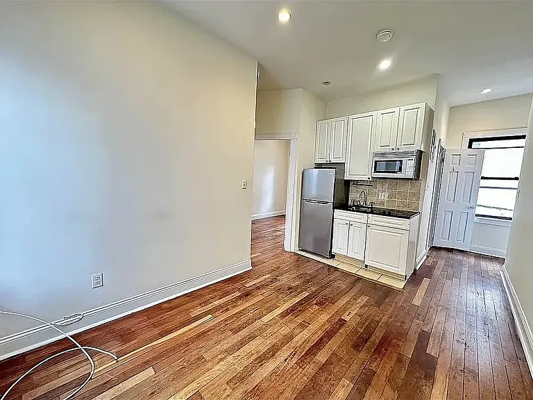 145 E 17th St #CU — Photo 2