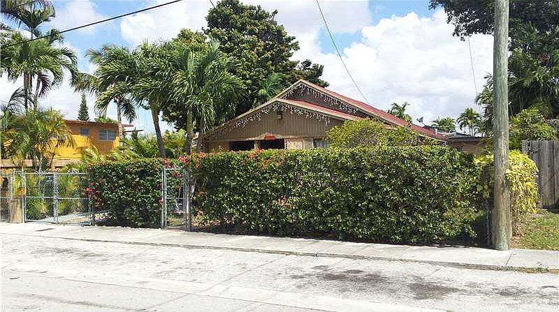 2nd image of 1121 SW 10th St