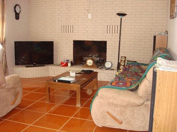 2nd image of 1000 E 8th St