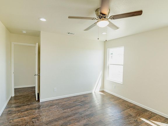 3rd image of 48 N Bois Darc Ave