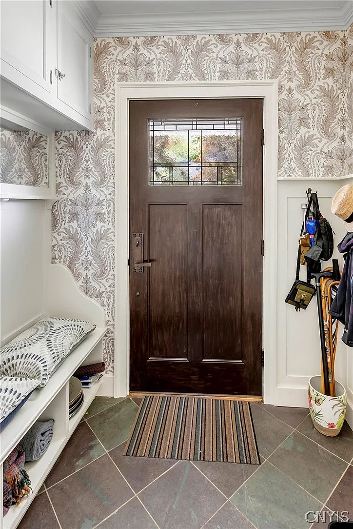 5 bed, 3.5 bath, 2402 sqft, $4,500 — Photo 3