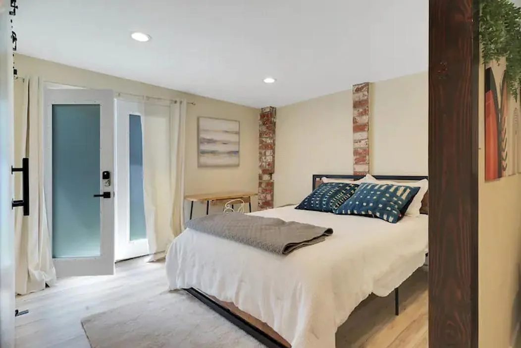 1 bed, 850 sqft, $1,950 — Photo 2