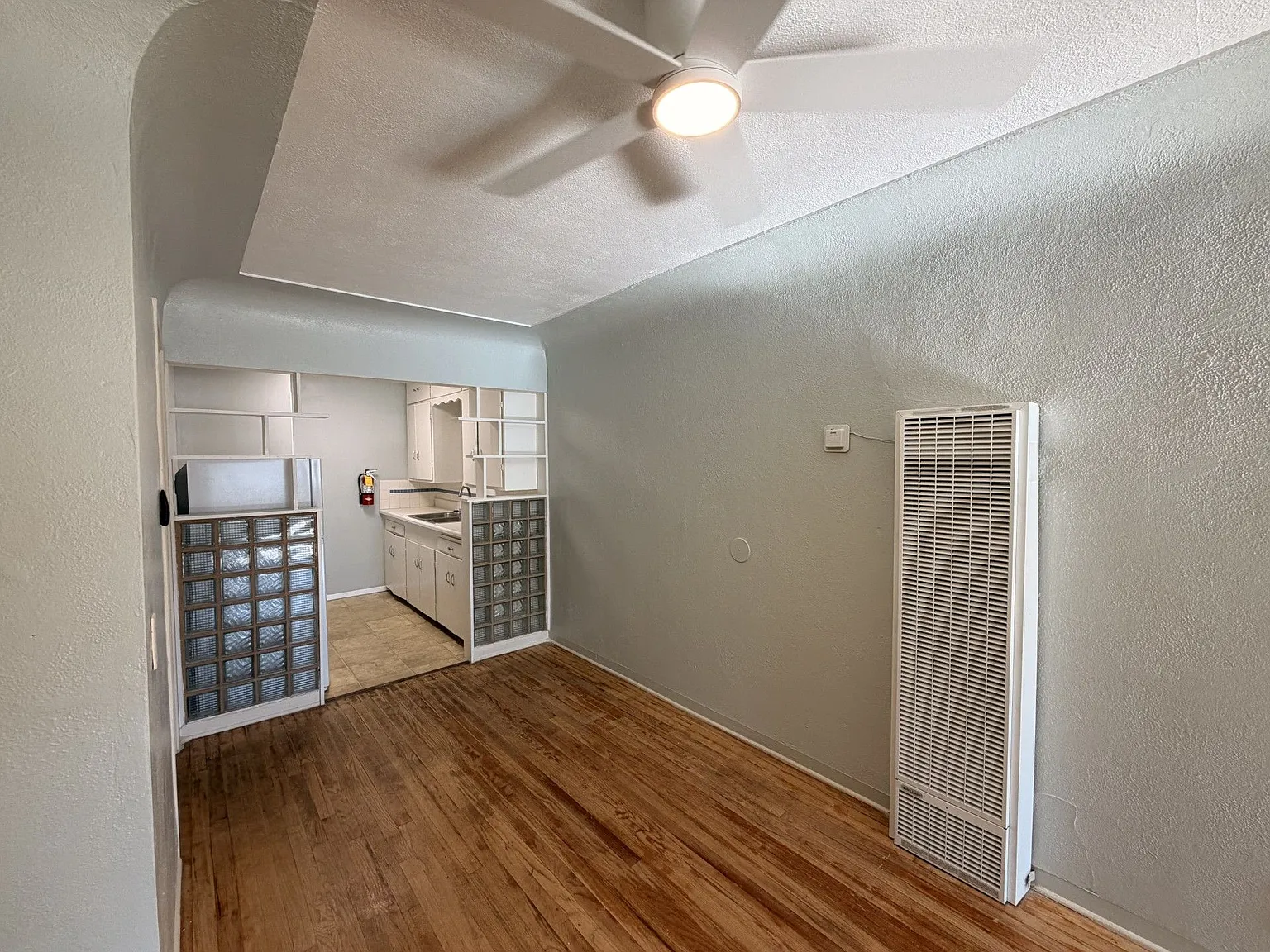 1209 MLK - 750 SF Renovated Mid-Century Modern 1 BD 4 Blocks to UNM — Photo 3