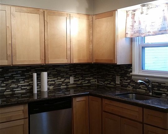 5th image of 1223 E Empire Ave