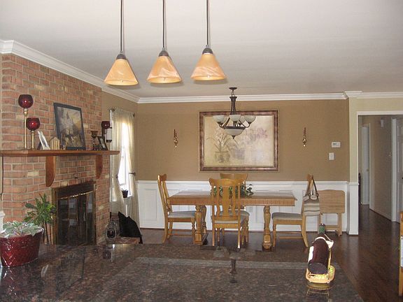 Dining room with Fireplace