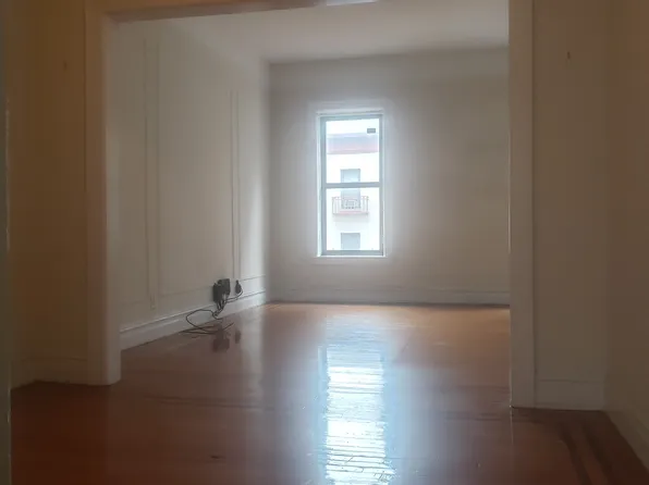 1200 Lexington Avenue image 1 of 8