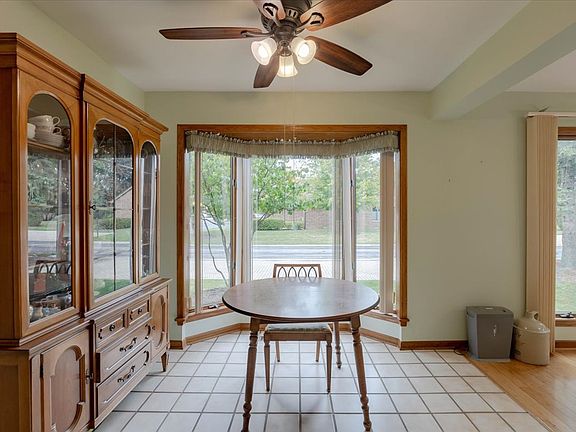 5th image of 11153 Regency Dr
