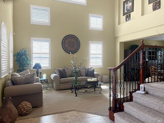 4th image of 178 Brighton Circle