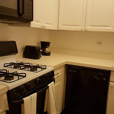 Rented by Apartment Luxe Realty Group, Inc | media 16